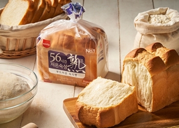 우리나라에서 단일 브랜드로서 20년간 가장 많이 팔린 식빵으로 인증 받은 SPC삼립 ‘56시간 저온숙성 부드러운 숙식빵’.