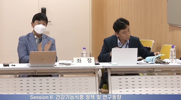 세션2 좌장을 맡은 문기성 교통대 교수(왼쪽)와 박훈 선문대 교수 