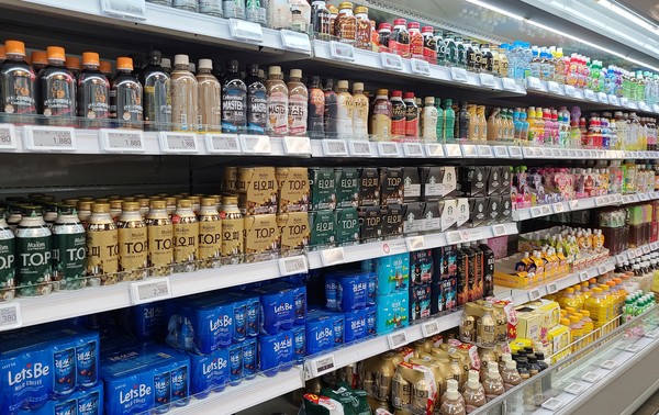 소비자원이 즉석커피 23개 제품을 조사한 결과,&nbsp;제품 1개당 카페인은 바리스타룰스 콜드브루 블랙(매일유업)이 150㎎으로 가장 많았고, 당류는&nbsp;바리스타룰스 디카페인 라떼(매일유업)가 25g으로 가장 많았다. 사진=식품저널DB<br>