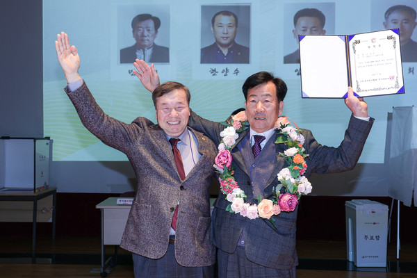 민경천&nbsp;제11대 전국한우협회장 당선자(오른쪽). 사진=한우협회