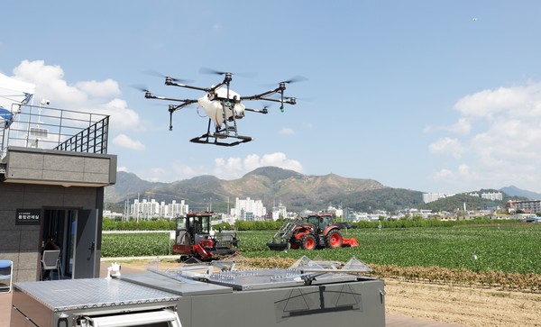 노지 스마트 농업 테스트베드에는 자동 물관리와 스마트 트랩, 병해충 방제와 관련된 개별 노지 스마트 농업기술과 이를&nbsp; 제어할 수 있는 통합관제 시스템이 적용돼 있다.&nbsp;