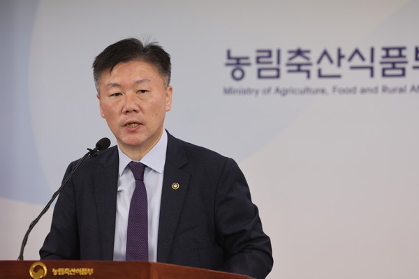 박범수 농식품부 차관이 개 식용 종식 기본계획을 브리핑 하고 있다. 사진=농식품부