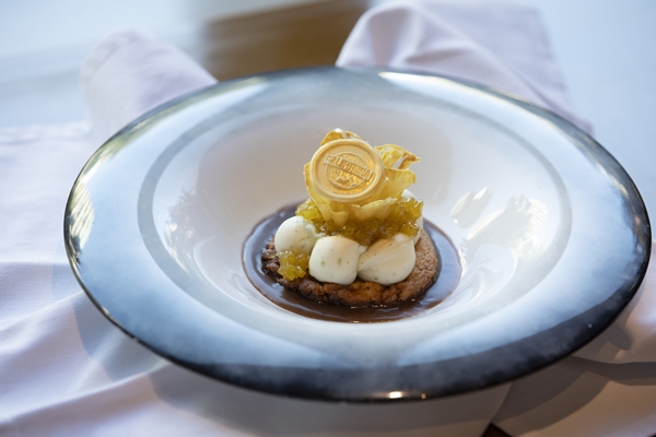 고추장 브라운 버터 쿠키와 라임 파인애플 치즈 케이크 &amp; 쌈장 카라멜<br>