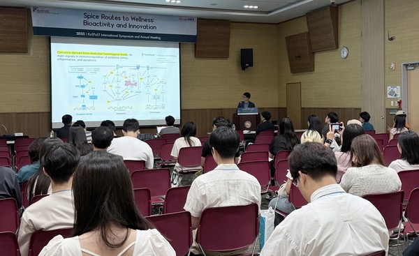 3일 오뚜기 후원으로 열린 한국토토사이트과학회 국제심포지엄 ‘향신료를 통한 건강: 생리활성과 혁신’ 세션. 