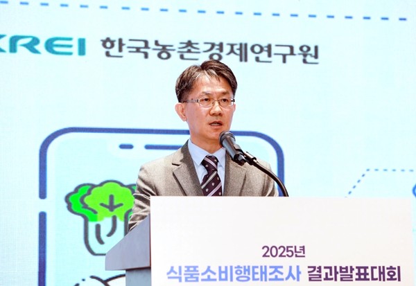 정민국 한국농촌경제연구원 부원장이 개회사를 하고 있다.<br>