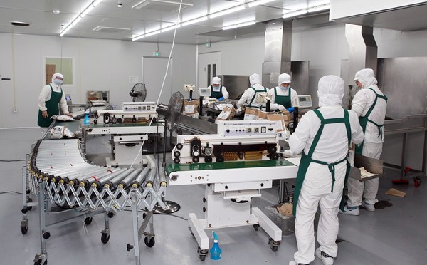 식약처에 따르면, 영업자 지위 승계(매매, 상속, 증여 등)로 대표자가 변경되는 경우에는 새로운 대표자가 신규 식품위생교육을 받아야 하며, 지위 승계가 아닌 개인 대표자(동일인)의 단순 개명 또는 지위 승계 절차를 거치지 않은 법인 대표이사의 단순 변경이라면 기존 교육(정기교육)을 수료하면 된다. 사진=식품저널DB<br>