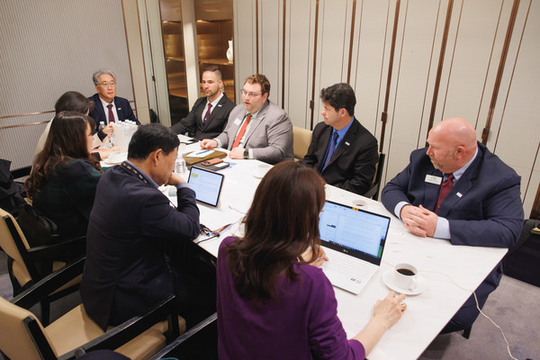 (윗줄 왼쪽부터) △이형석 USSEC 한국 대표&nbsp; △Will McNair, Oil &amp;amp; Soy Food Director, USSEC △Justin Sherlock, ASA Director △Carlos Salinas, East Asia Executive Director, USSEC △Robert Ewoldt, USB Director. 사진=미국대두협회