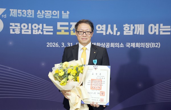  ‘제53회 상공의 날’ 기념식에서 ‘산업포장’을 받은 오뚜기 뉴질랜드 전정훈 대표이사. 사진=오뚜기<br>