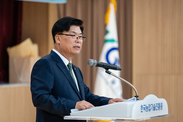 취임사를 하고 있는 이석형&nbsp;한국농업기술진흥원장. 사진=농진원