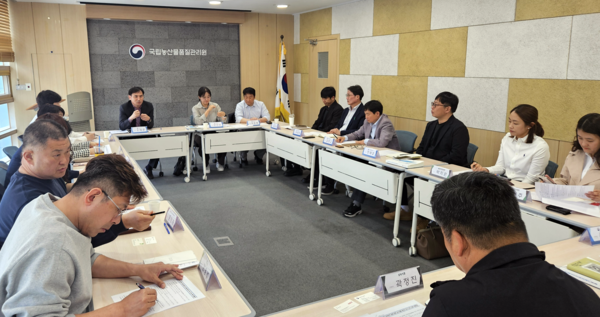 농식품부는 포장재 수급이 불안한 상황에서 원칙적인 기준을 적용하면 발생할 수 있는 기존 포장재 대량 폐기로 인한 자원 낭비를 막고, 제품 유통 지연에 따른 시장 물가 불안을 해소하기 위해 지난 24일 국립농산물품질관리원에서 관계기관 설명회를 열었다. 사진=농식품부<br>