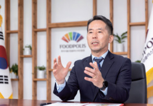 김덕호 식품진흥원 이사장 "K-푸드, 제조업 넘어 '지식 산업' '문화 콘텐... - 뉴스 썸네일 이미지